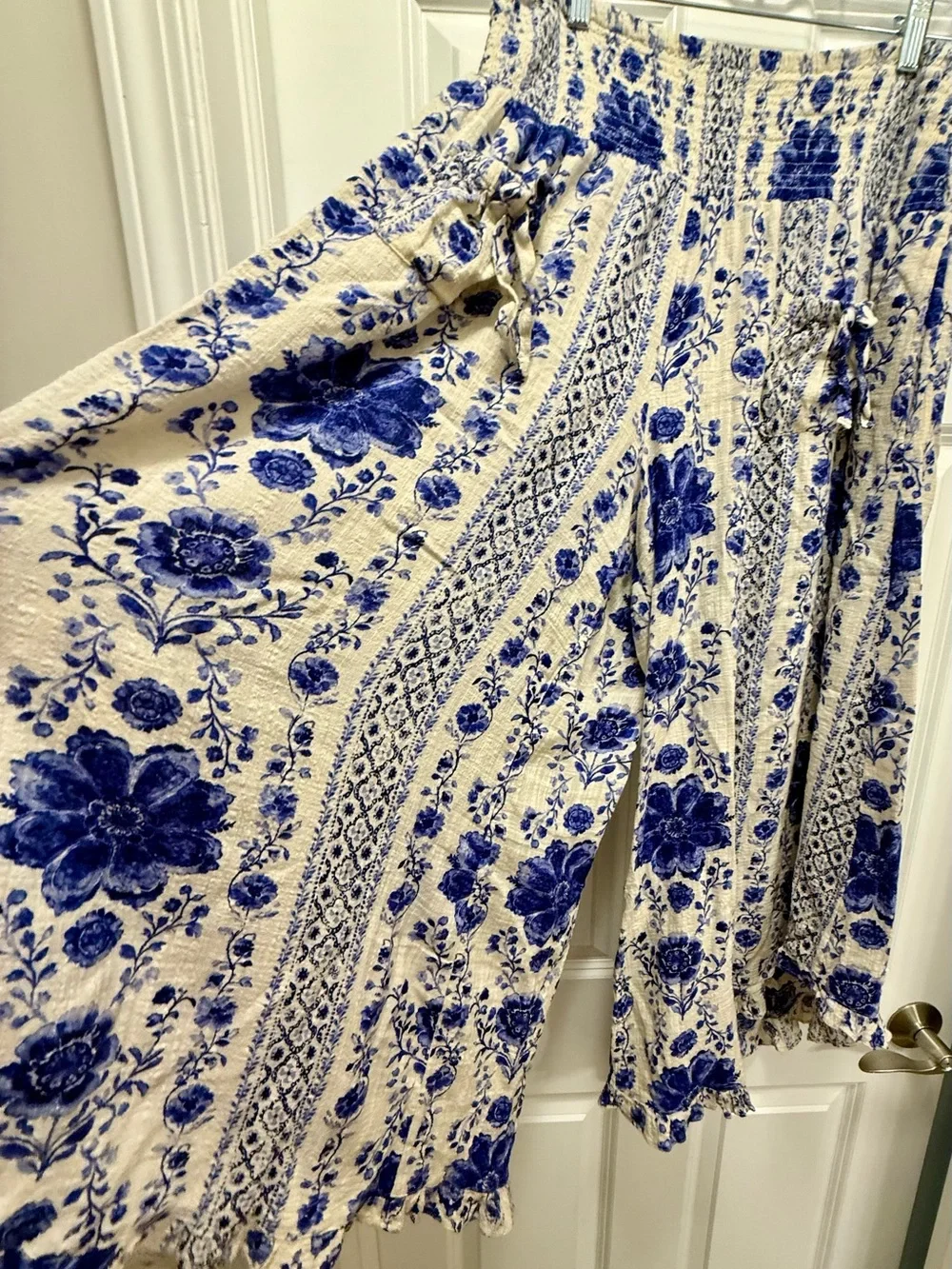 Urban Outfitters - Out From Under Beachy Keen Smocked Wide Leg Crop Pants - Picture 2 of 6